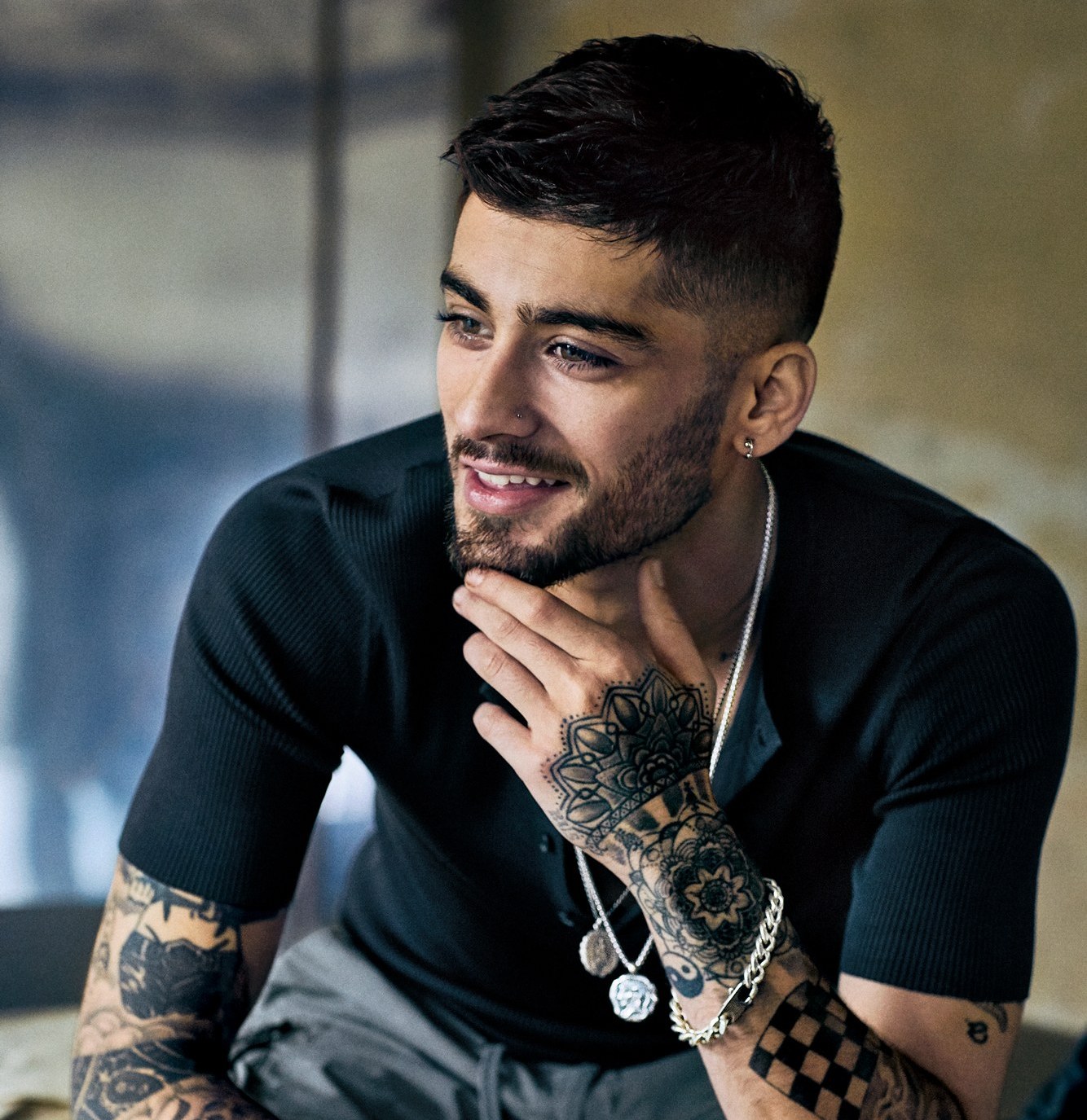 FOTO: Zayn nu mai arată cum îl știai. S-a ras în cap și a surprins pe toată lumea FOTO: Zayn nu mai arată cum îl știai. S-a ras în cap și a surprins pe toată lumea