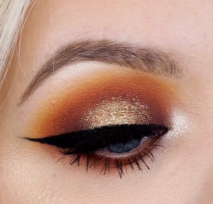BEAUTY. Portocaliul e culoarea toamnei. 8 idei de make up cu care orice tipă primeşte „like” BEAUTY. Portocaliul e culoarea toamnei. 8 idei de make up cu care orice tipă primeşte „like”