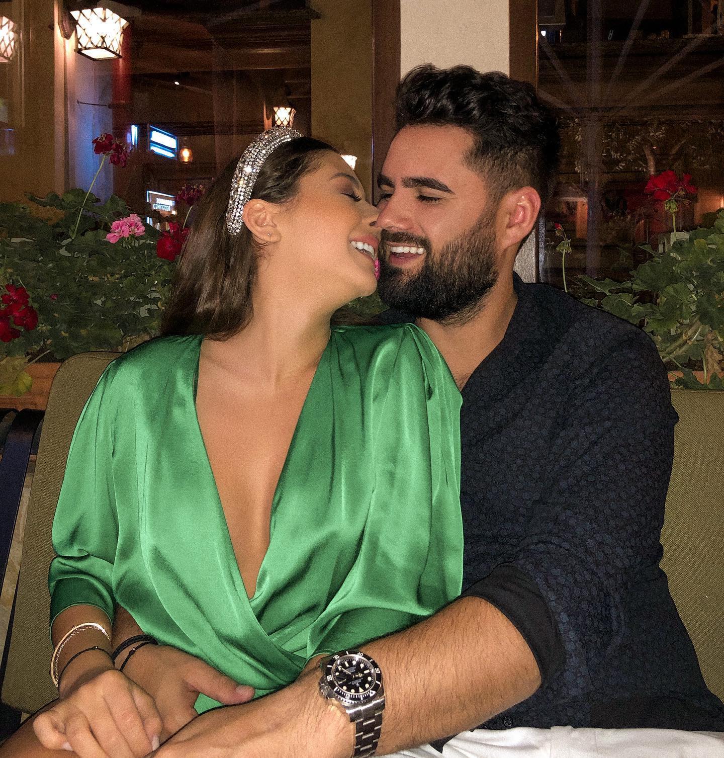AWWW !! Nicole Cherry și Florin au împlinit 2 ani de relație AWWW !! Nicole Cherry și Florin au împlinit 2 ani de relație