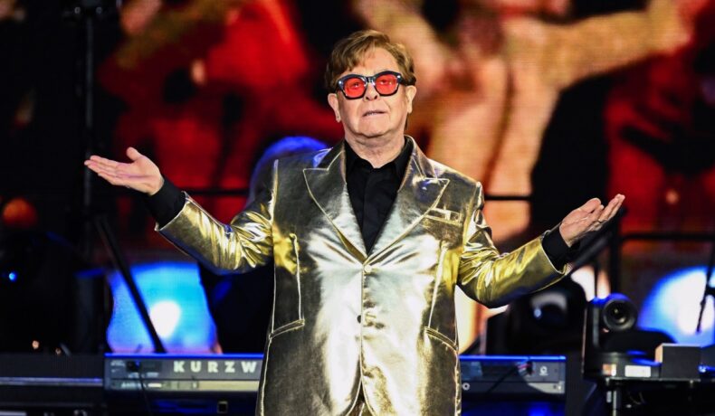 Elton John a dezvăluit că o infecție gravă i-a afectat vederea: Mă vindec, dar este un proces extrem de lent