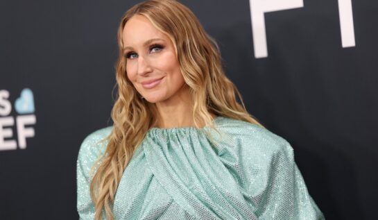 Nikki Glaser a vorbit despre motivul pentru care refuză să se apropie de Taylor Swift la evenimente: „Toată lumea vrea o bucățică din ea” Nikki Glaser a vorbit despre motivul pentru care refuză să se apropie de Taylor Swift la evenimente: „Toată lumea vrea o bucățică din ea”